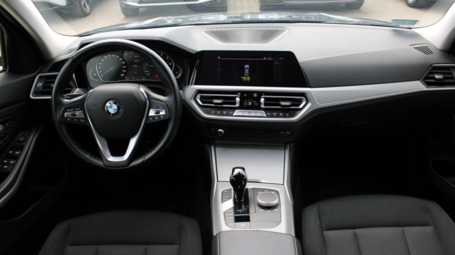 BMW Seria 3 318i Advantage aut