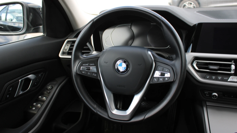 BMW Seria 3 318i Advantage aut