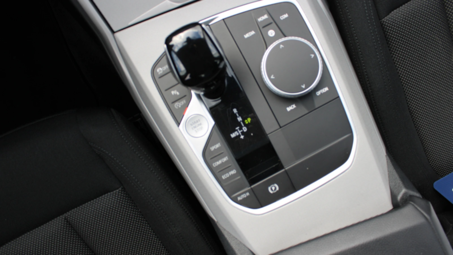 BMW Seria 3 318i Advantage aut