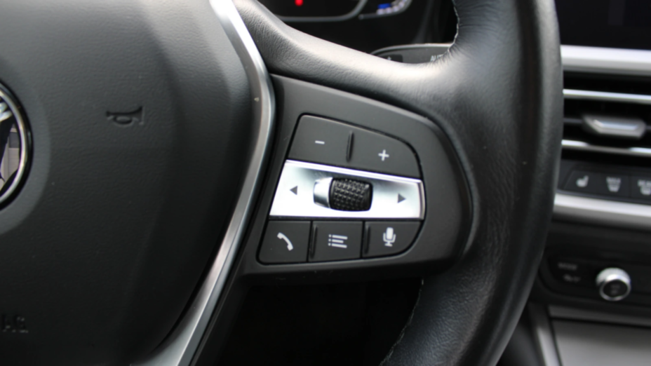 BMW Seria 3 318i Advantage aut