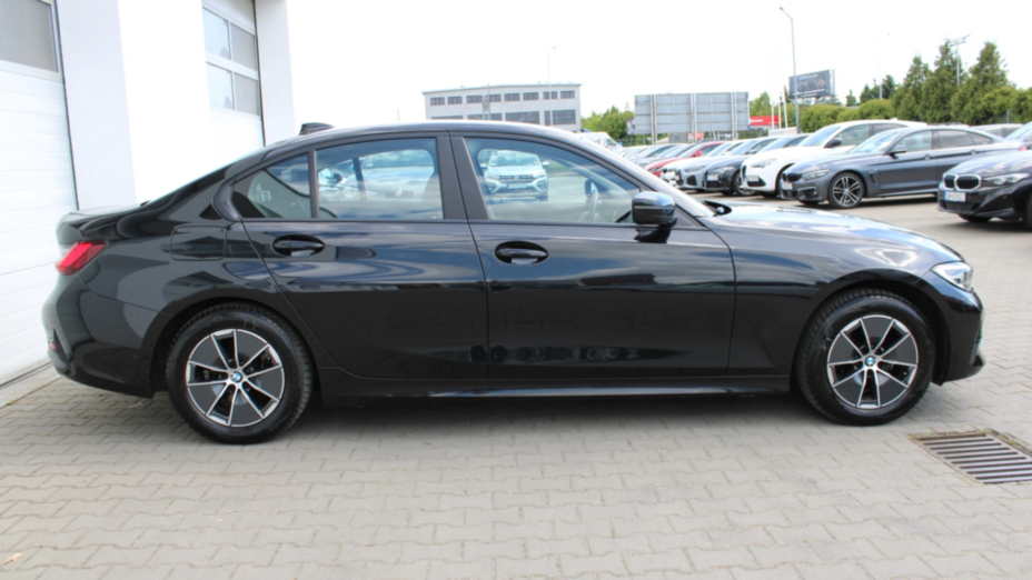 BMW Seria 3 318i Advantage aut