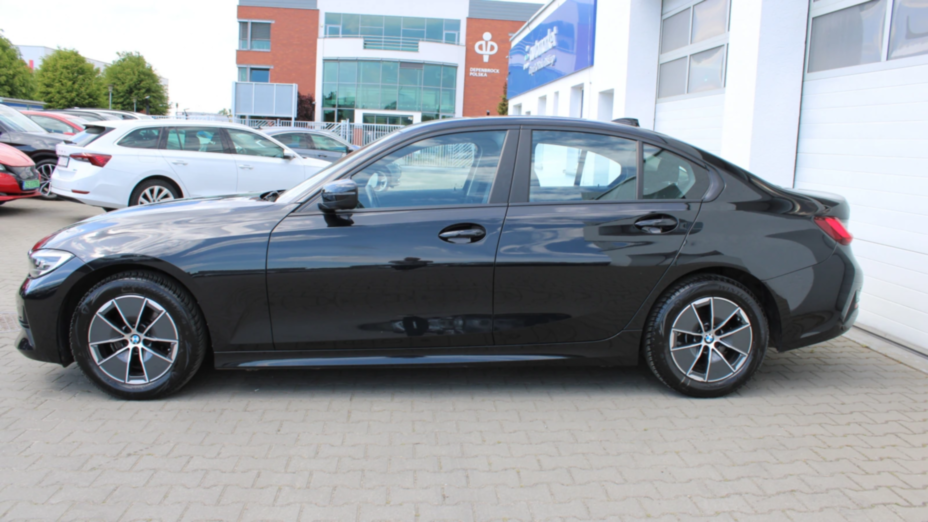 BMW Seria 3 318i Advantage aut