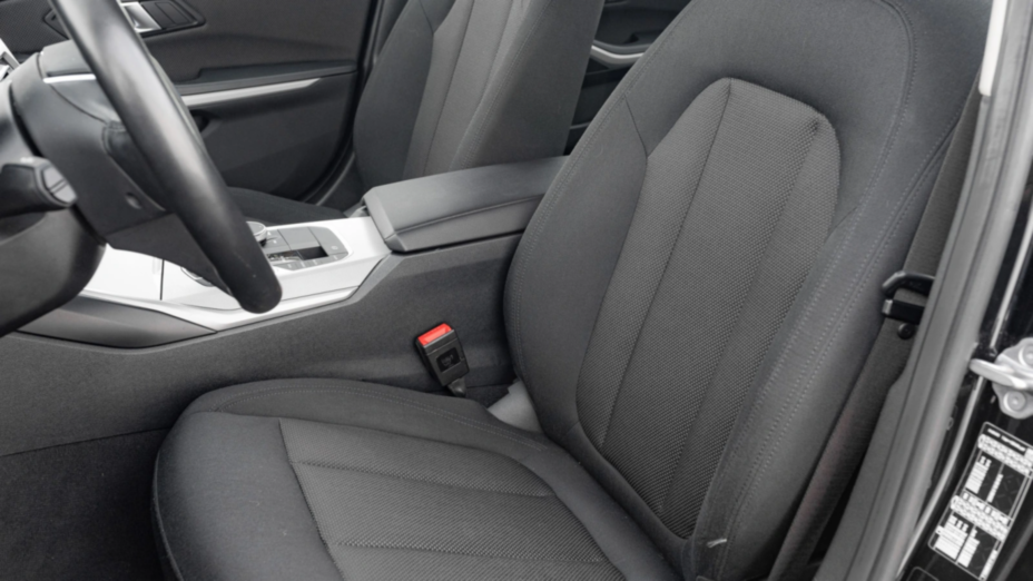 BMW Seria 3 318i Advantage aut