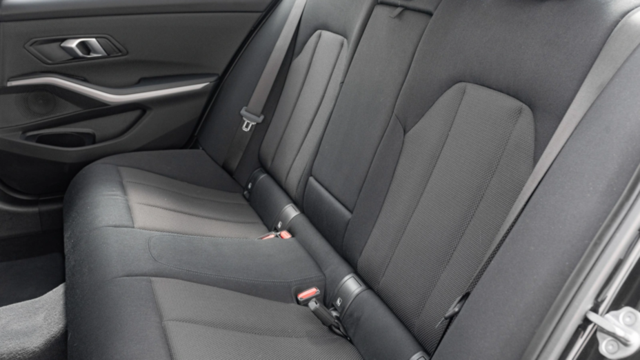 BMW Seria 3 318i Advantage aut