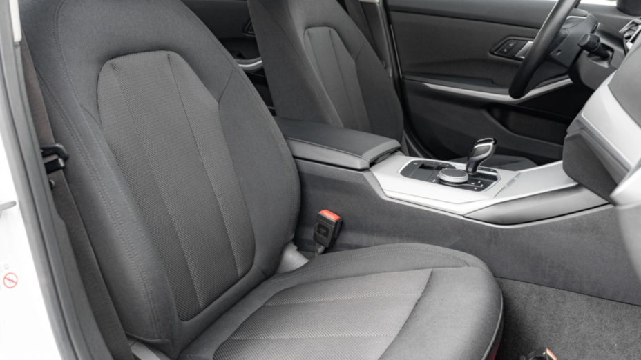 BMW Seria 3 318i Advantage aut