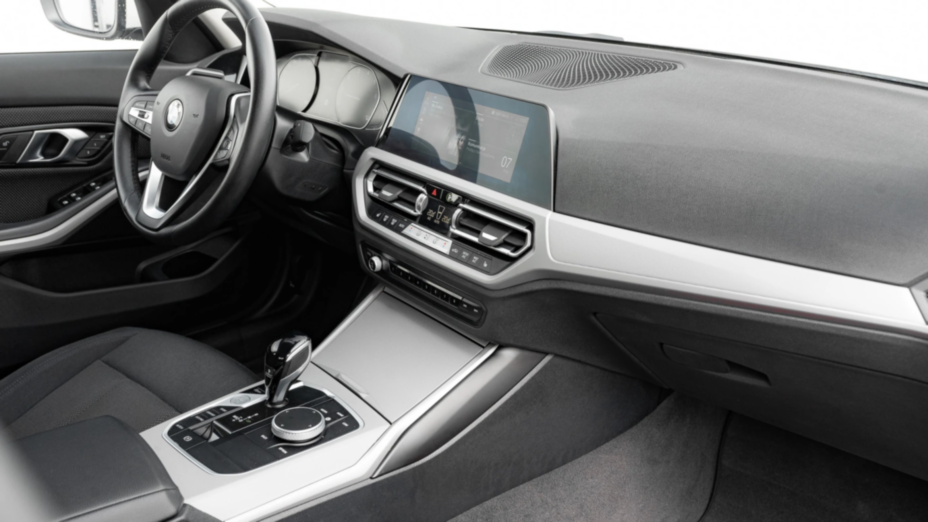 BMW Seria 3 318i Advantage aut