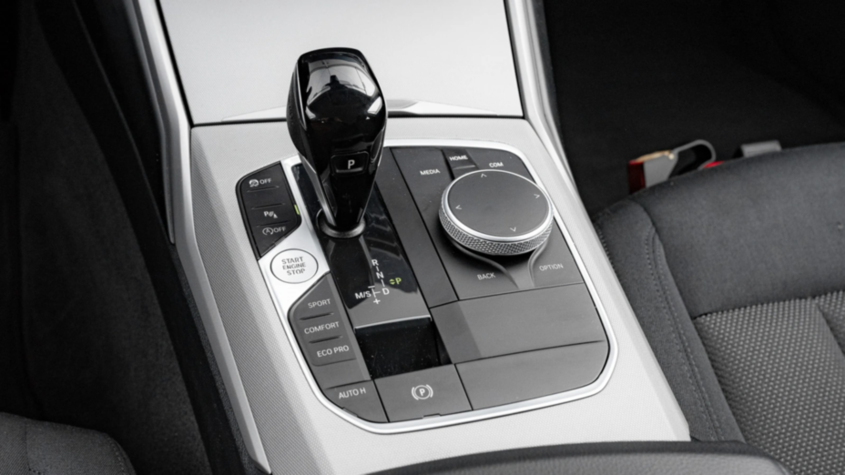 BMW Seria 3 318i Advantage aut