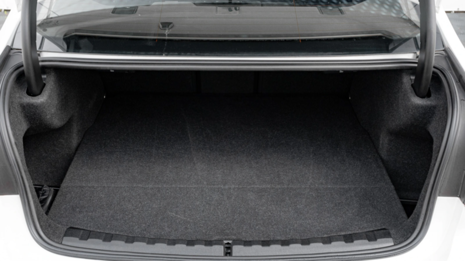 BMW Seria 3 318i Advantage aut
