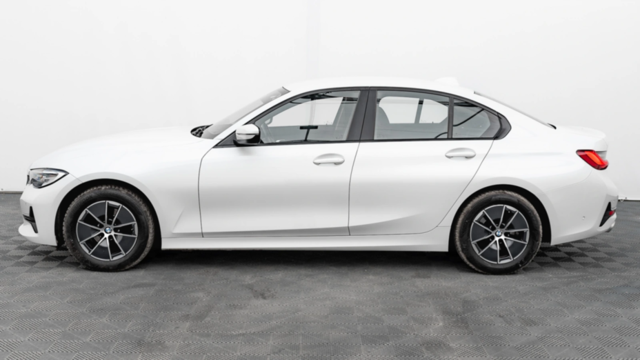 BMW Seria 3 318i Advantage aut