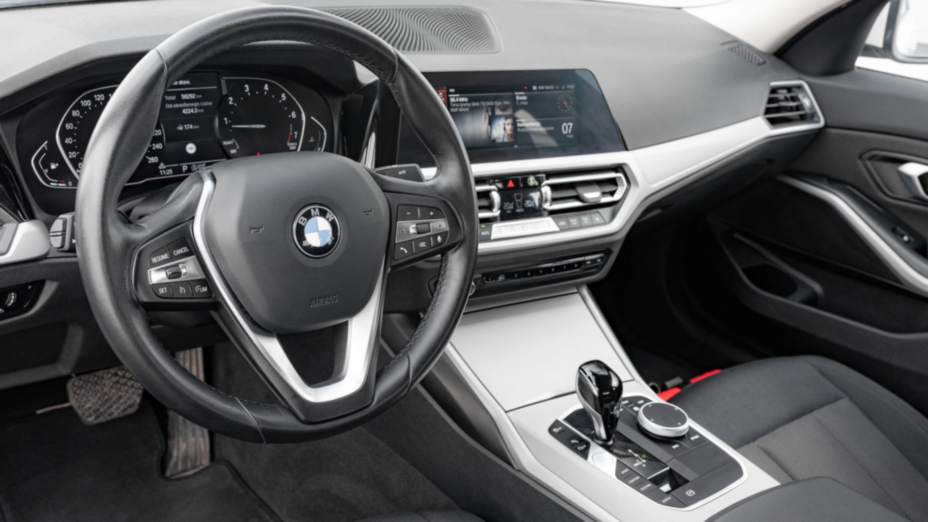 BMW Seria 3 318i Advantage aut