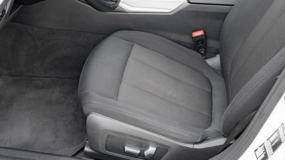 BMW Seria 3 318i Advantage aut