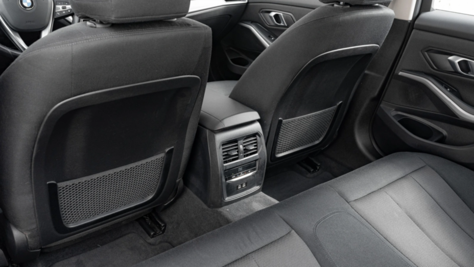 BMW Seria 3 318i Advantage aut