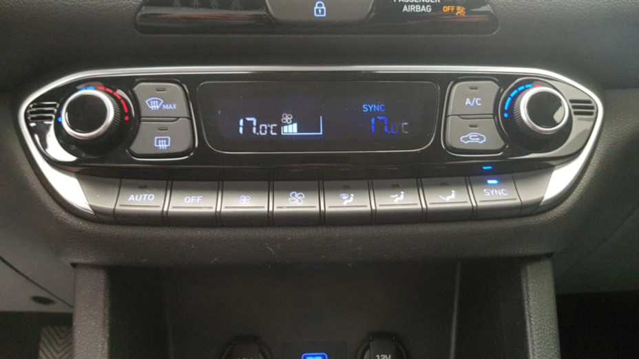 HYUNDAI i30 i30 1.5 DPI Smart