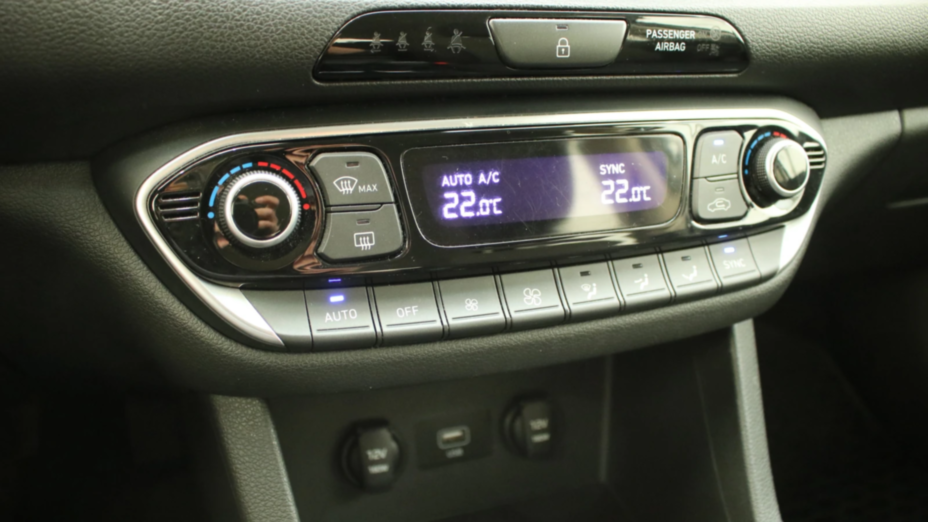 HYUNDAI i30 i30 1.5 DPI Smart