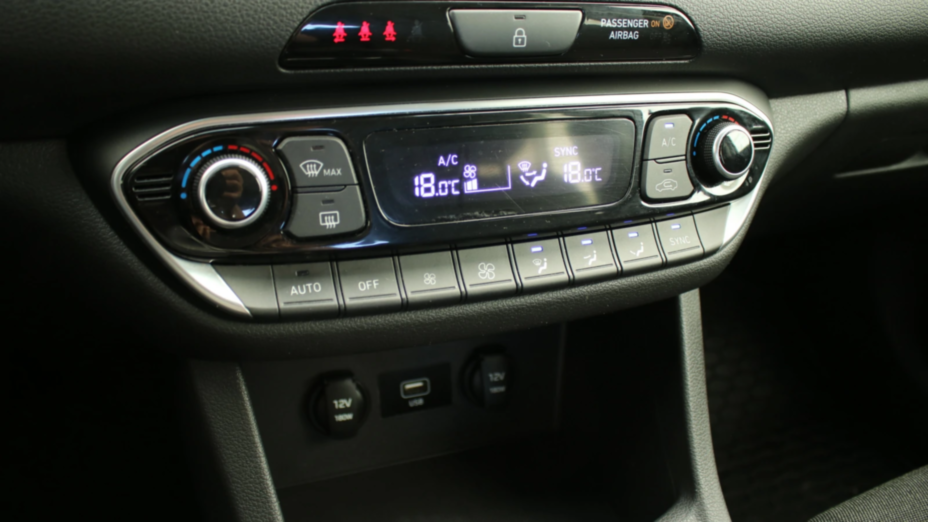 HYUNDAI i30 i30 1.5 DPI Smart