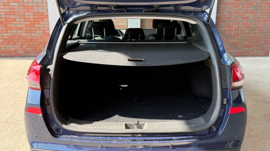 HYUNDAI i30 i30 1.4 Classic +