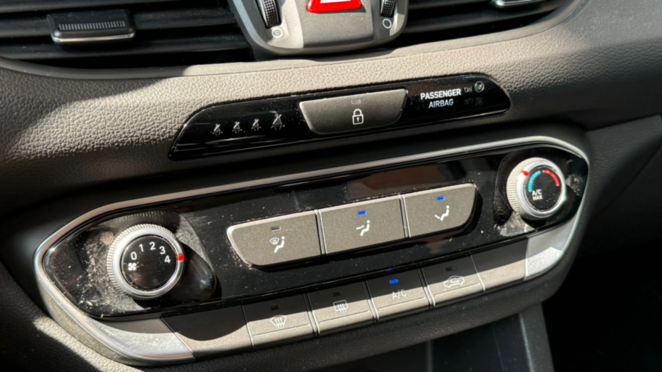 HYUNDAI i30 i30 1.4 Classic +
