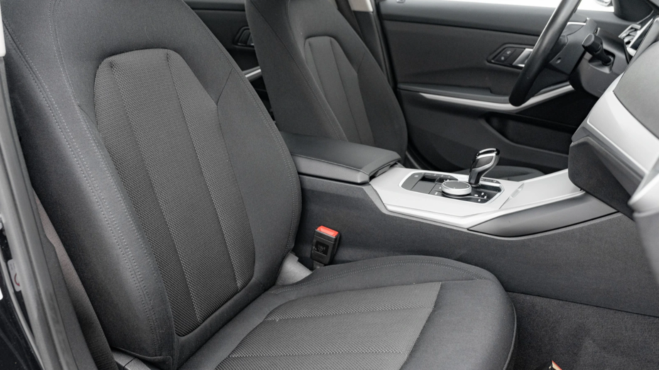 BMW Seria 3 318i Advantage aut