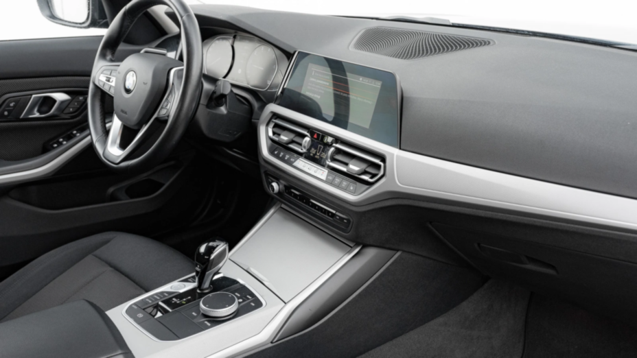 BMW Seria 3 318i Advantage aut