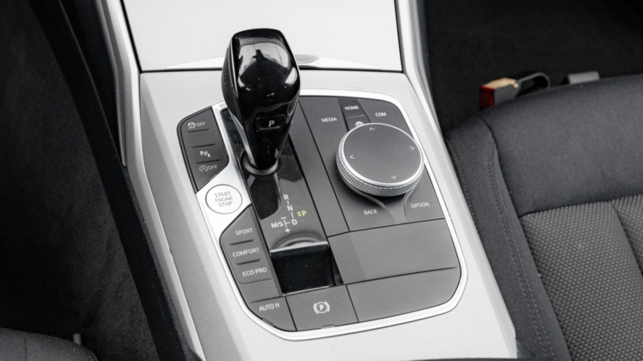 BMW Seria 3 318i Advantage aut