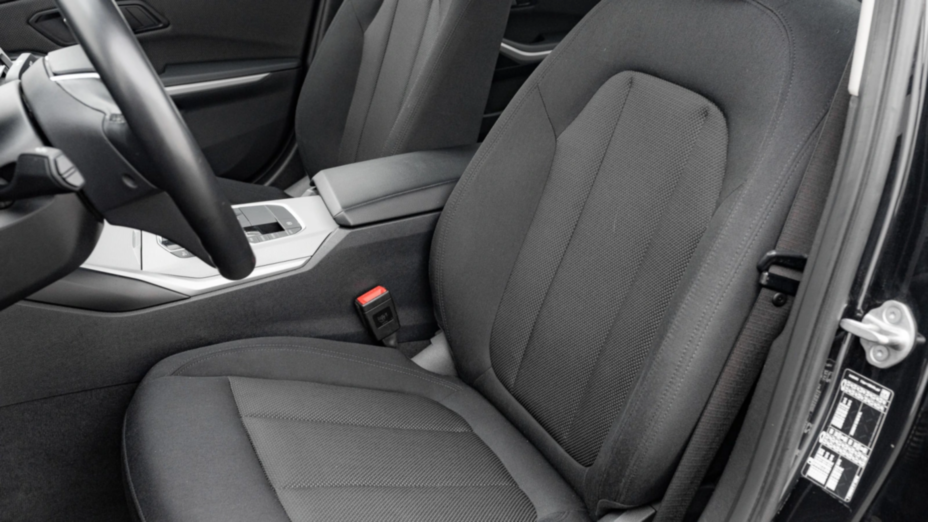 BMW Seria 3 318i Advantage aut