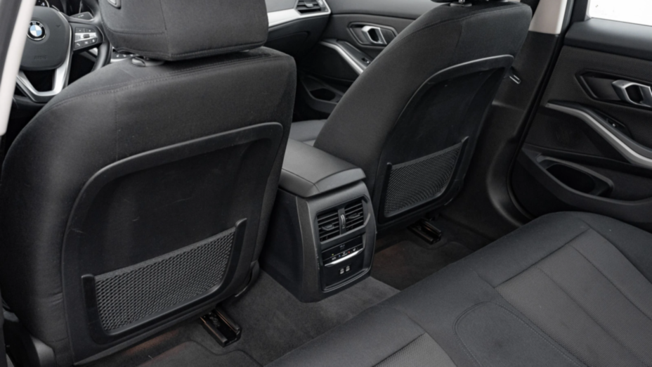 BMW Seria 3 318i Advantage aut