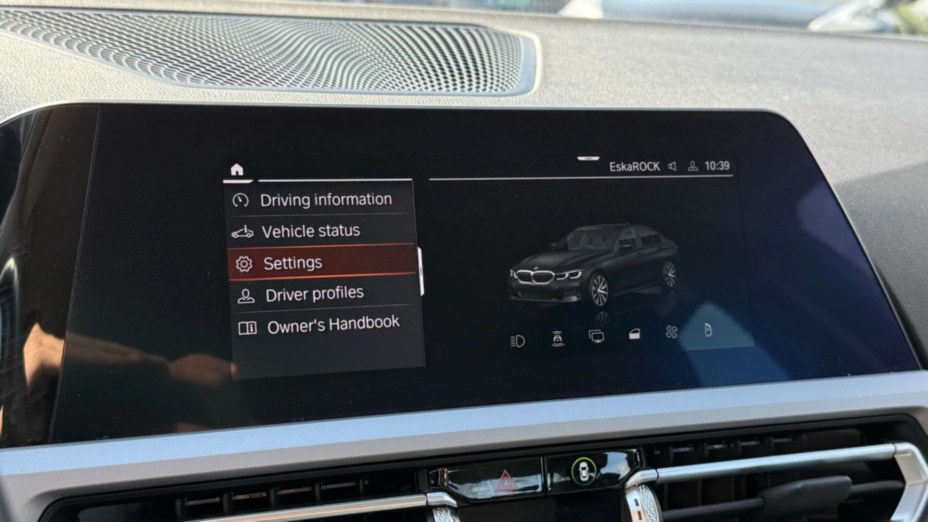 BMW Seria 3 318i Advantage aut
