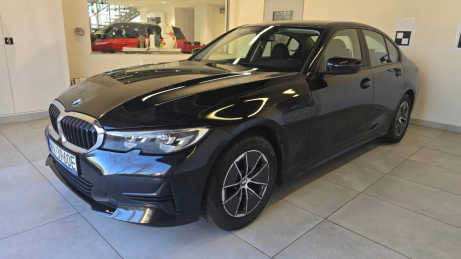 BMW Seria 3 318i Advantage aut