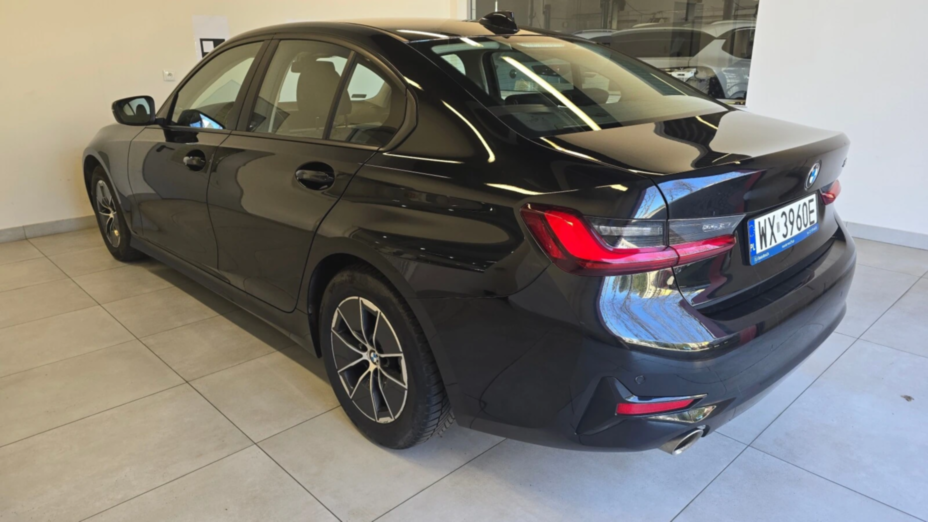 BMW Seria 3 318i Advantage aut