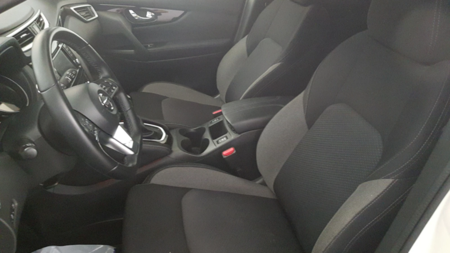 NISSAN Qashqai Qashqai 1.3 DIG-T N-Connecta DCT