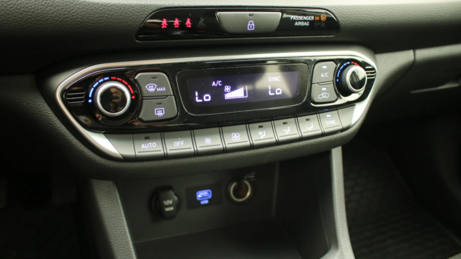HYUNDAI i30 i30 1.5 DPI Smart
