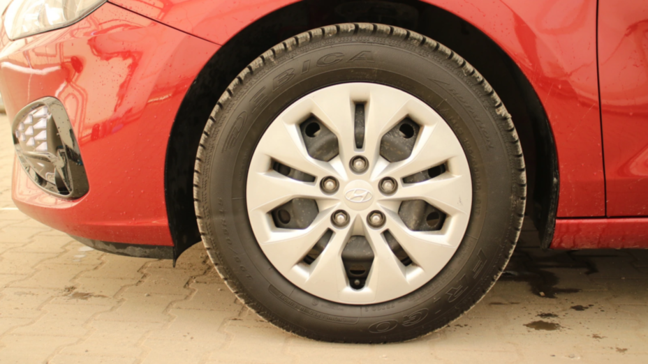 HYUNDAI i30 i30 1.5 DPI Classic +