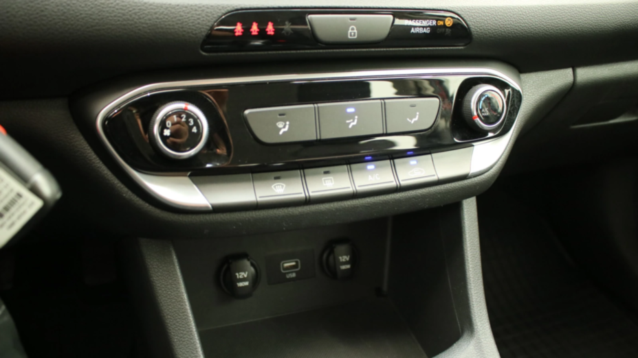HYUNDAI i30 i30 1.5 DPI Classic +