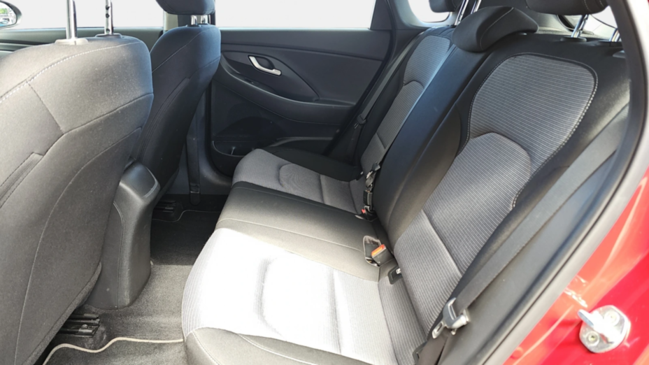 HYUNDAI i30 i30 1.5 DPI Classic +
