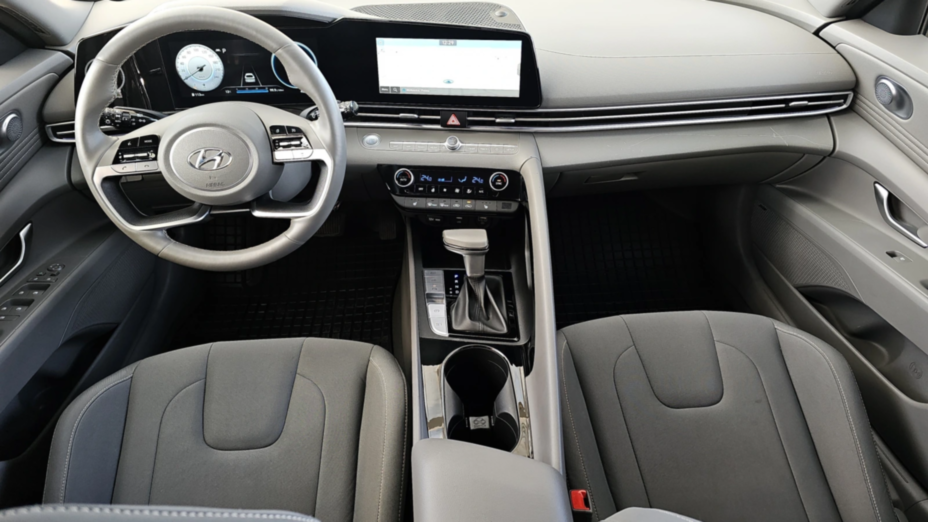 HYUNDAI Elantra Elantra 1.6 Executive CVT
