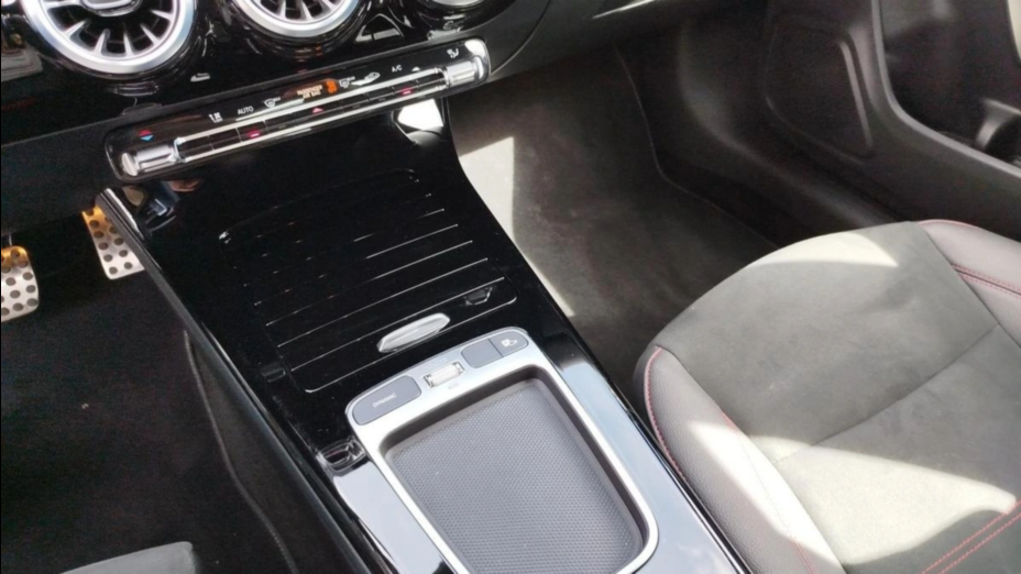 MERCEDES-BENZ CLA CLA 200 AMG Line 7G-DCT