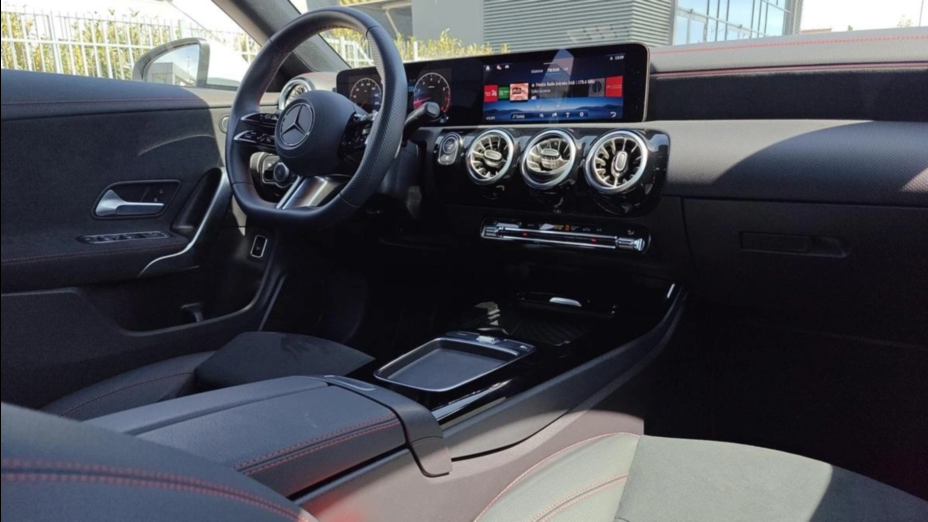 MERCEDES-BENZ CLA CLA 200 AMG Line 7G-DCT