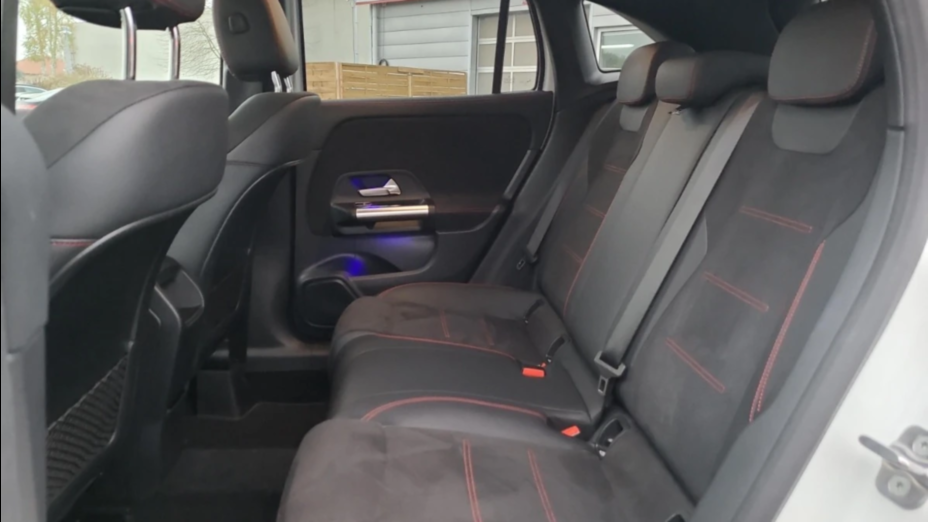 MERCEDES-BENZ GLA GLA 200 AMG Line