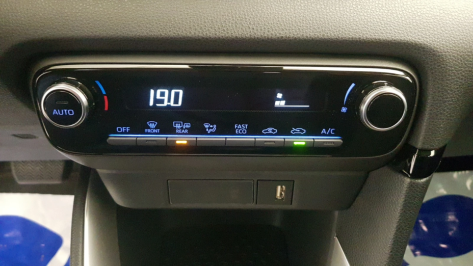TOYOTA Yaris Yaris Hybrid 1.5 Comfort