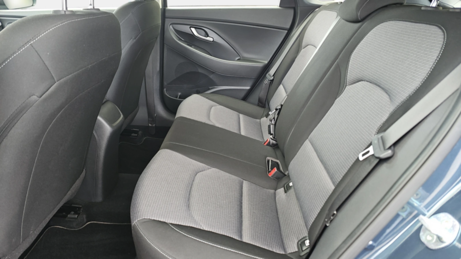 HYUNDAI i30 i30 1.5 DPI Classic +