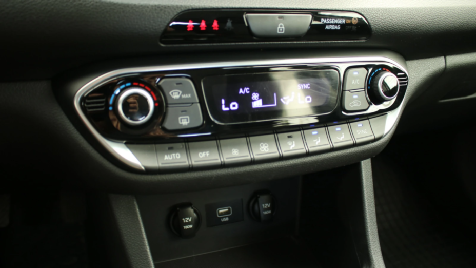 HYUNDAI i30 i30 1.5 DPI Smart