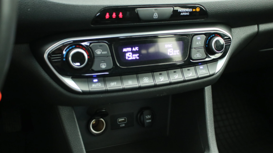 HYUNDAI i30 i30 1.5 DPI Smart