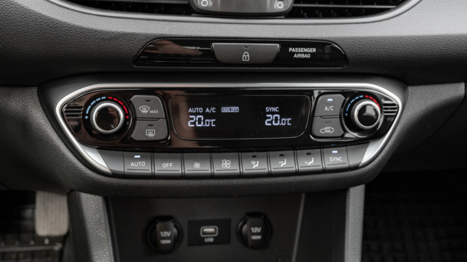 HYUNDAI i30 i30 1.5 DPI Smart