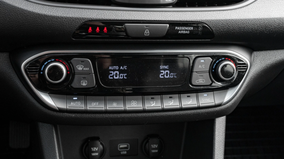 HYUNDAI i30 i30 1.5 DPI Smart