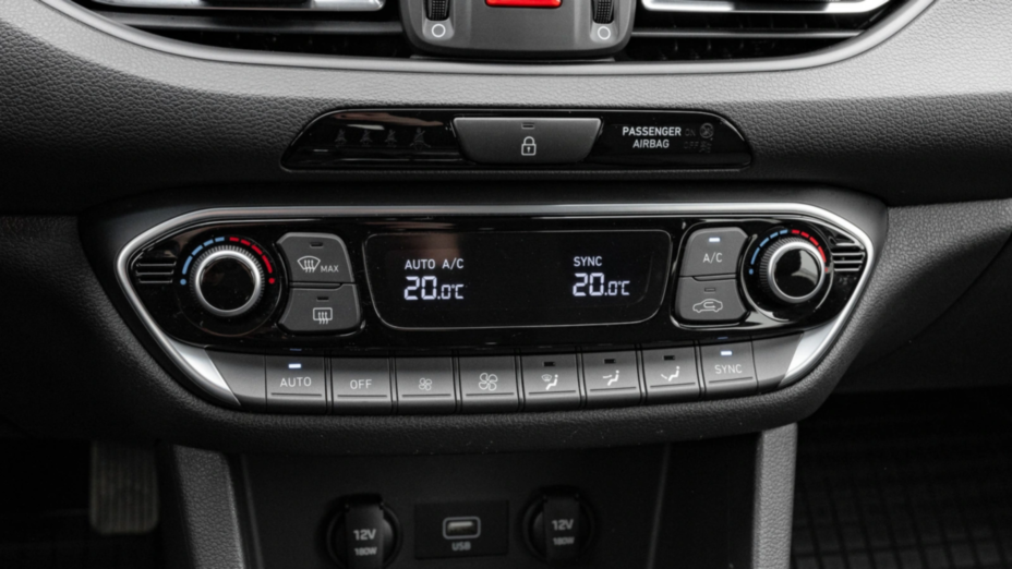 HYUNDAI i30 i30 1.5 DPI Smart