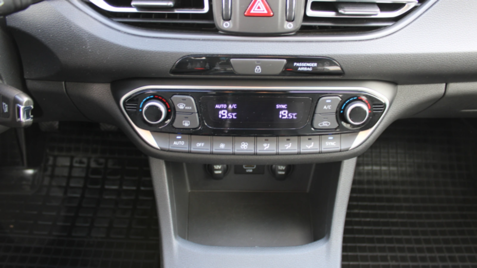 HYUNDAI i30 i30 1.5 DPI Smart