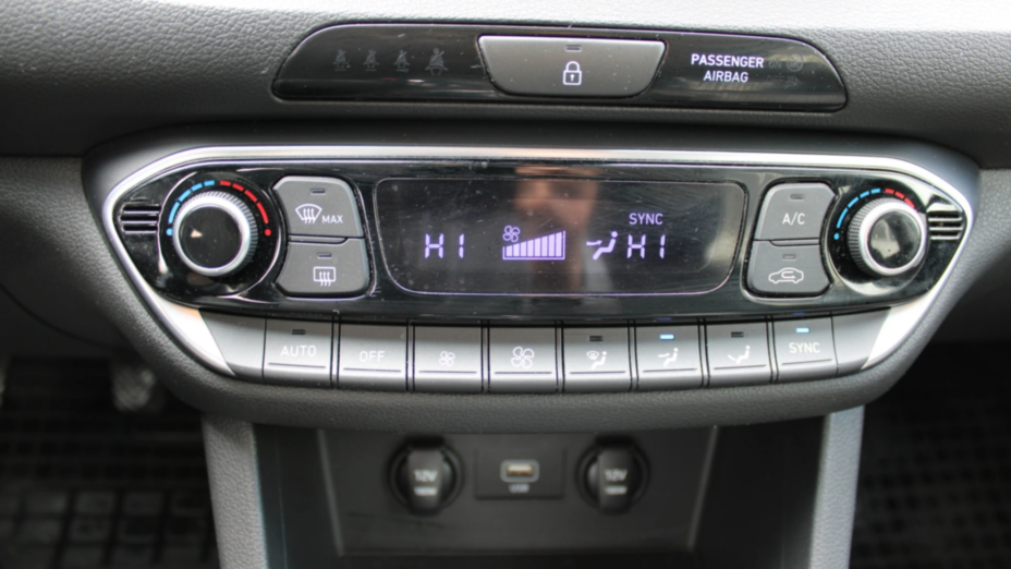HYUNDAI i30 i30 1.5 DPI Smart