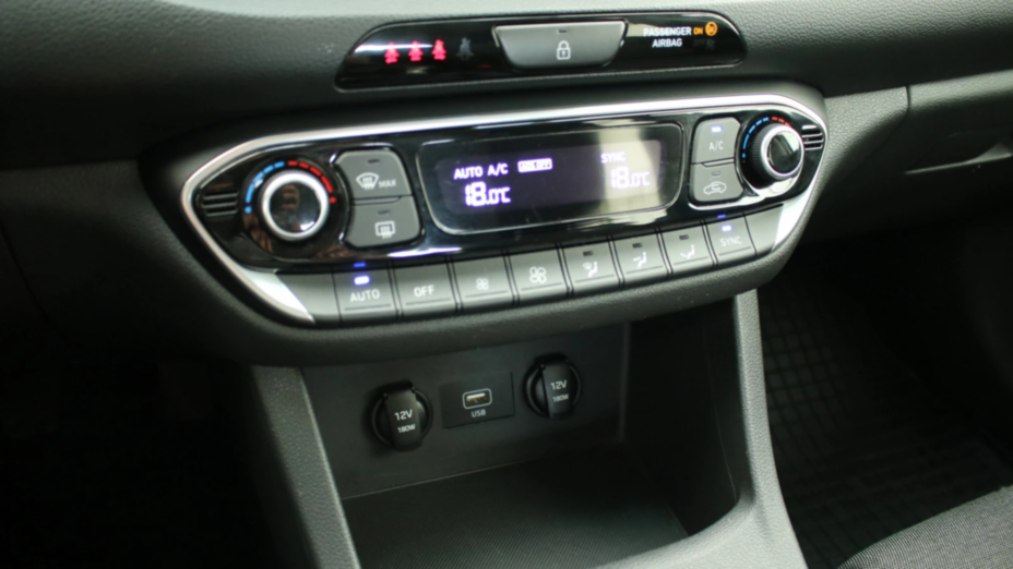 HYUNDAI i30 i30 1.5 DPI Smart