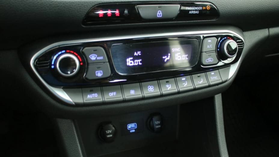 HYUNDAI i30 i30 1.5 DPI Smart