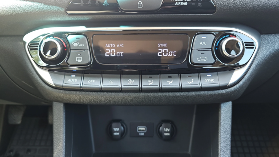 HYUNDAI i30 i30 1.5 DPI Smart